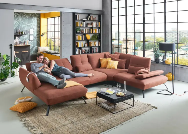 Möbel Krug Baunatal - Schlafzimmer - modernes Rot mit Paar